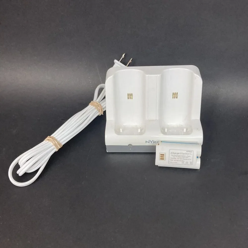 Nyko - Wii Compatible Charging Dock + Battery - White - 87000-A50